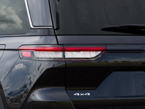 New 2026 Jeep Grand Cherokee Limited w/ Trailer Tow Package AWD/4WD image 10