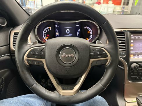 Used 2017 Jeep Grand Cherokee Limited w/ Luxury Group II AWD/4WD image 11