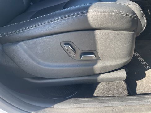 Used 2025 Genesis GV70 2.5T image 18