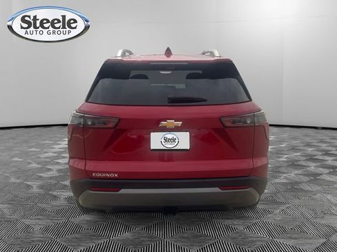 Used 2025 Chevrolet Equinox LT w/ Convenience Package II image 4