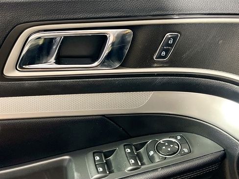 Used 2016 Ford Explorer XLT image 16