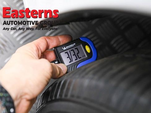 Used 2023 Chrysler Voyager LX image 28