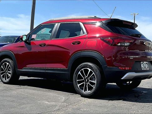 Used 2025 Chevrolet TrailBlazer LT w/ Driver Confidence Package image 5