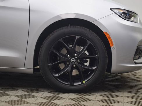 New 2026 Chrysler Pacifica Select w/ S Appearance Package image 33