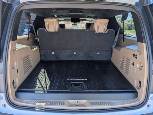 Used 2019 Cadillac Escalade ESV Platinum AWD/4WD image 14