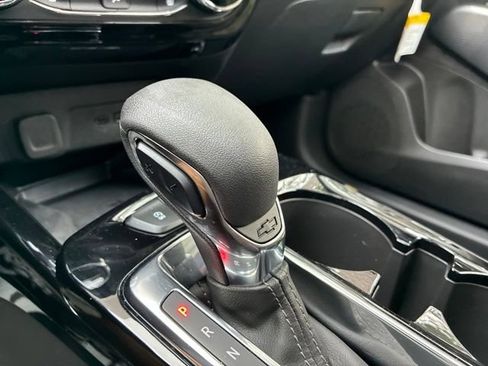 Used 2025 Chevrolet Trax ACTIV w/ Sunroof Package FWD image 32
