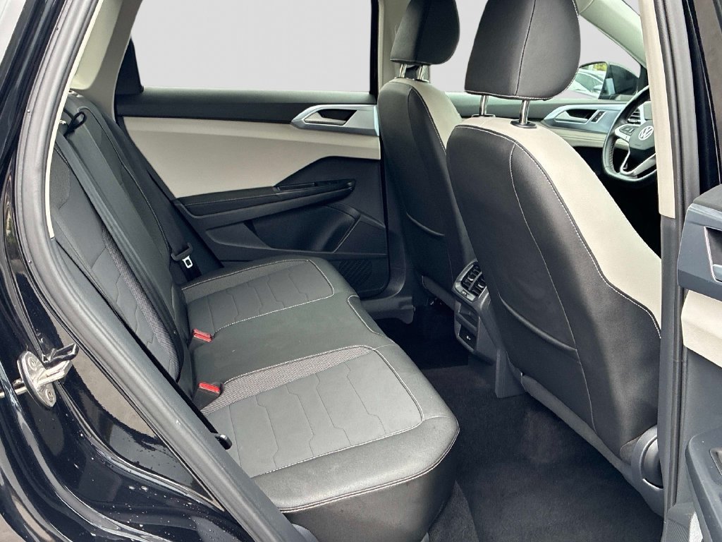 Certified 2025 Volkswagen Taos SE AWD/4WD image 10