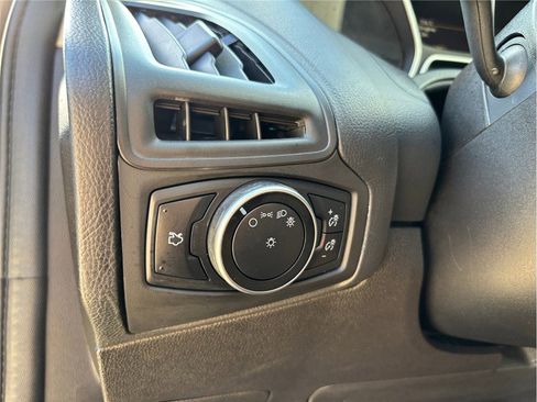 Used 2017 Ford Focus SE image 24