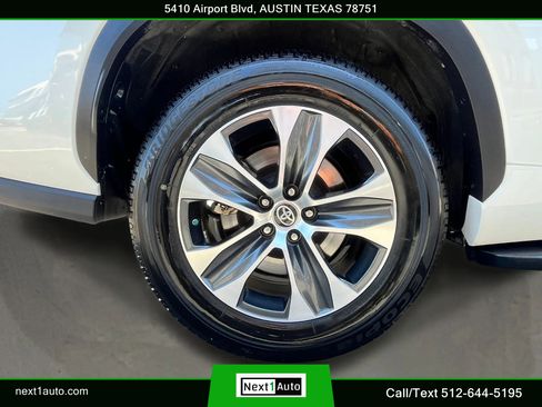 Used 2020 Toyota Highlander XLE FWD image 43