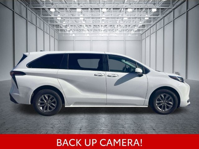 Used 2022 Toyota Sienna LE FWD image 5