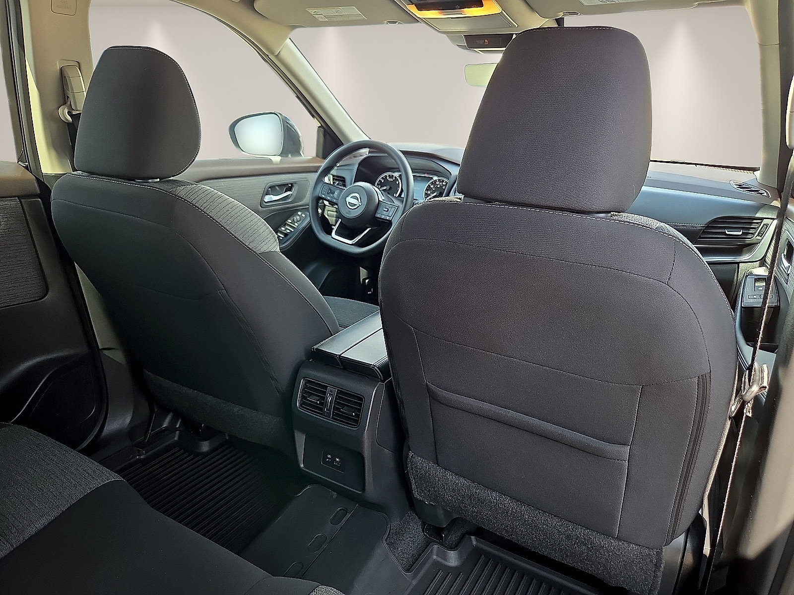 Used 2023 Nissan Rogue SV FWD image 10