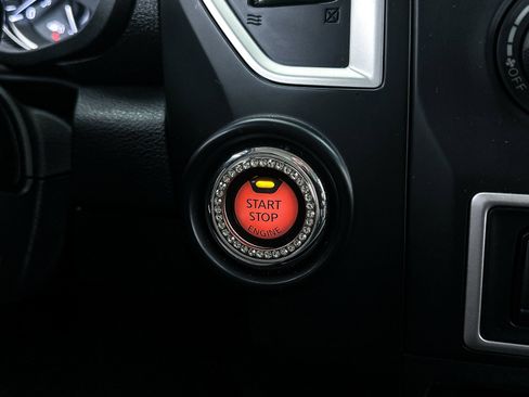 Used 2019 Nissan Titan S image 23