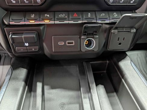 Used 2023 GMC Sierra 2500 Denali w/ Denali Ultimate Package image 33