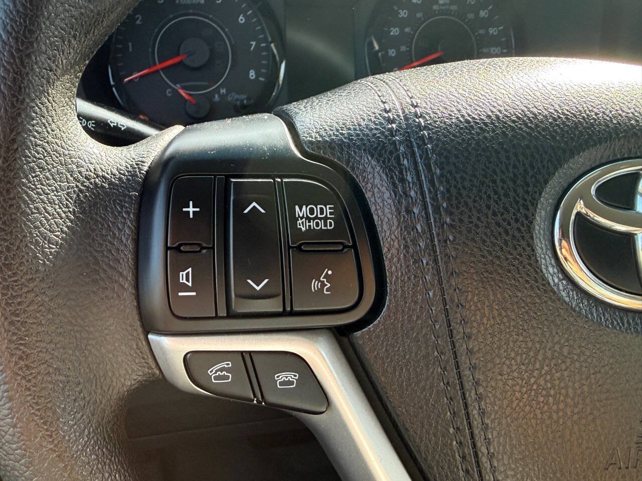 Used 2017 Toyota Sienna LE FWD image 39