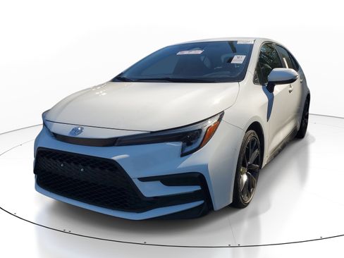 Used 2024 Toyota Corolla SE image 3