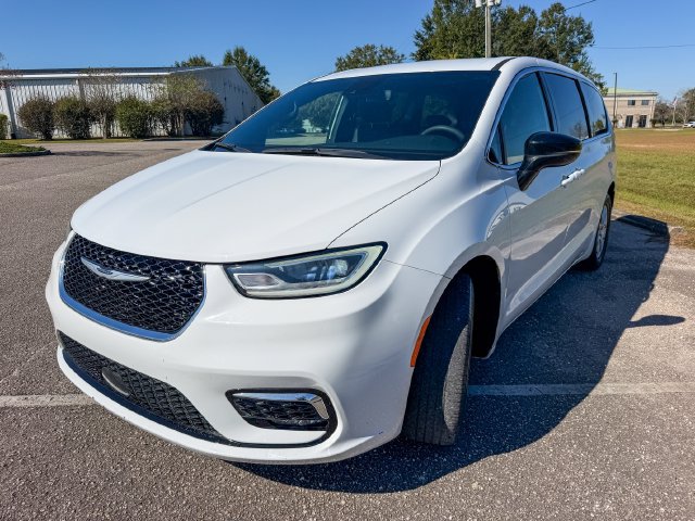 Used 2025 Chrysler Pacifica Select FWD image 7