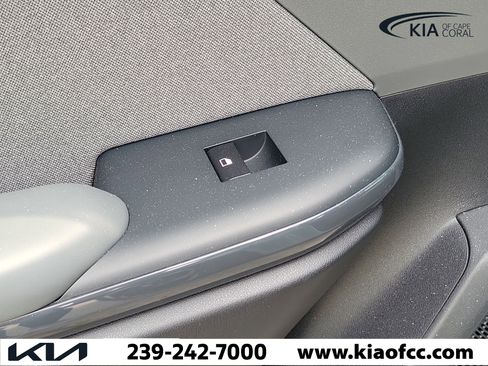 Used 2025 Kia K4 EX image 12