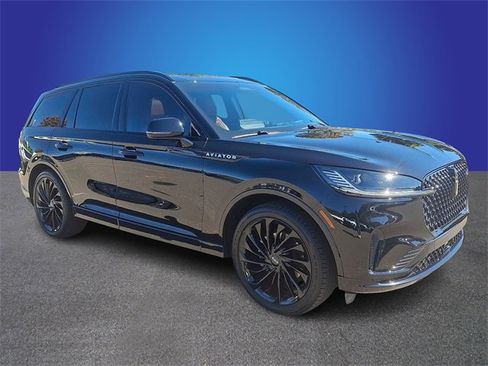 Used 2025 Lincoln Aviator Reserve w/ Jet Appearance Package image 3