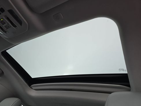 Used 2020 Toyota Highlander XLE AWD/4WD image 30