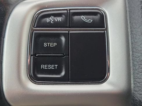 Used 2015 Dodge Grand Caravan SXT w/ UConnect Hands-Free Group FWD image 10