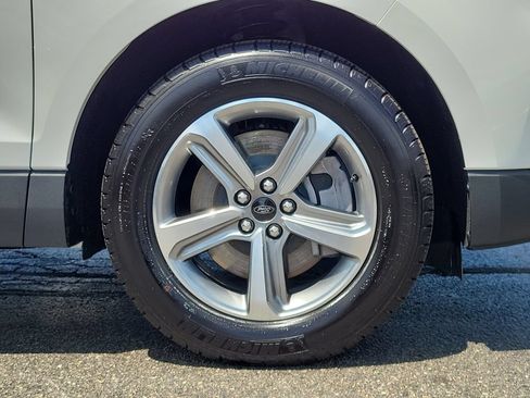 Certified 2024 Ford Edge SEL w/ Convenience Package AWD/4WD image 9