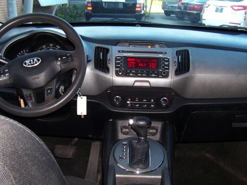 Used 2015 Kia Sportage LX image 9
