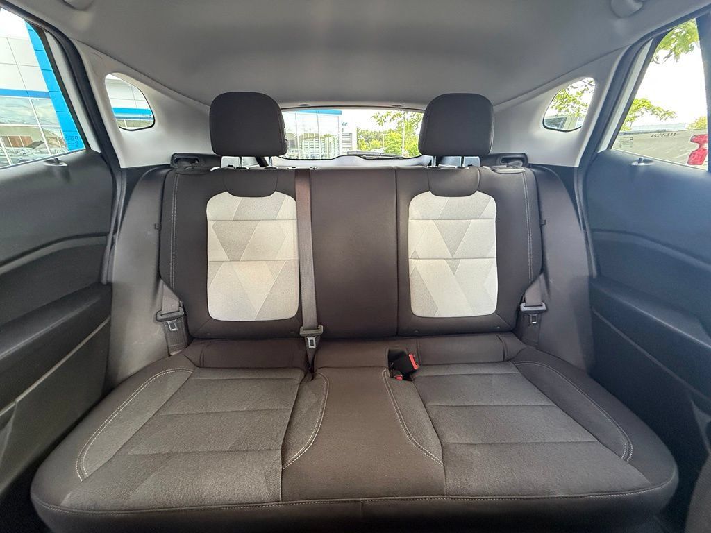 Used 2025 Chevrolet Trax LS FWD image 26