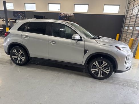 Used 2021 Mitsubishi Outlander Sport SE image 3
