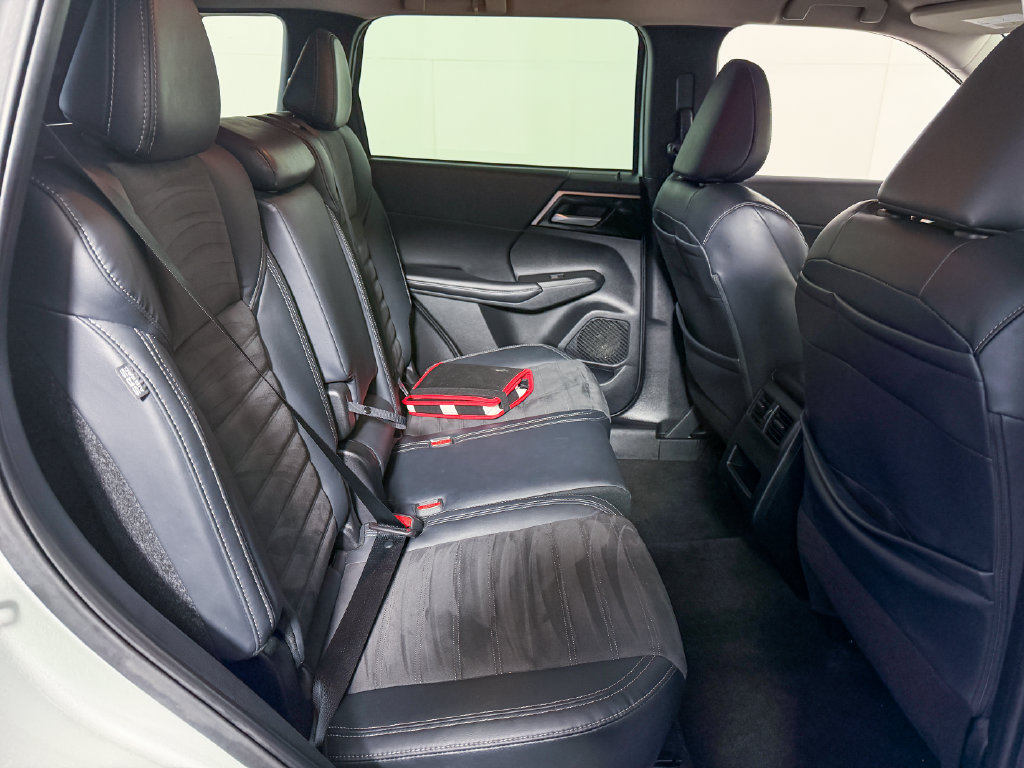 Used 2022 Mitsubishi Outlander SE AWD/4WD image 37