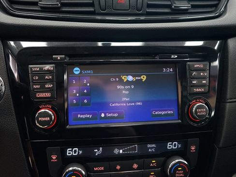 Used 2017 Nissan Rogue SV AWD/4WD image 35