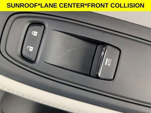 Used 2023 Subaru Forester Premium AWD/4WD image 33