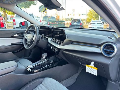 New 2026 Chevrolet Trax LT image 31