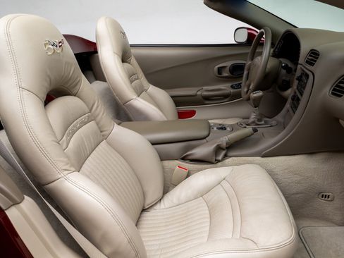 Used 2003 Chevrolet Corvette 50th Anniversary Edition w/ Preferred Equipment Group1 image 31