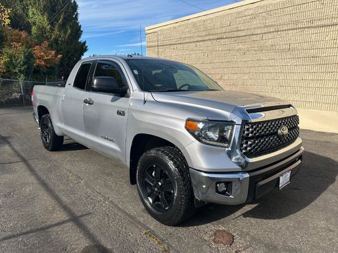Used 2018 Toyota Tundra SR5 w/ SR5 Upgrade Package AWD/4WD image 3