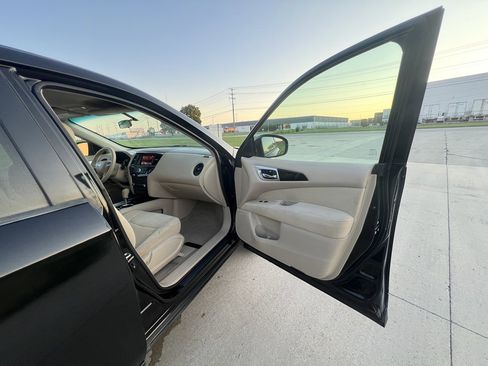 Used 2014 Nissan Pathfinder S image 10