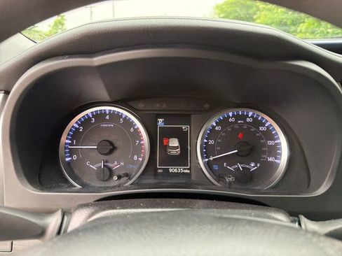 Used 2019 Toyota Highlander LE FWD image 18