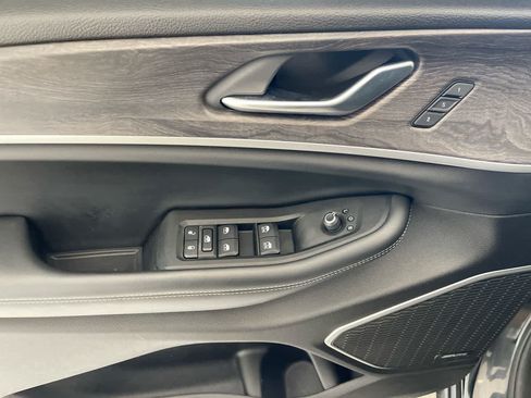 Used 2022 Jeep Grand Cherokee Limited AWD/4WD image 13