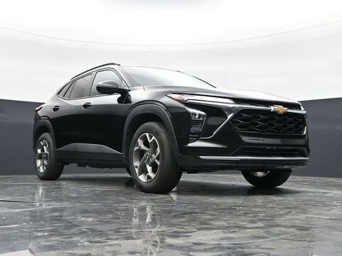 Used 2025 Chevrolet Trax LT w/ LT Convenience Package FWD image 33