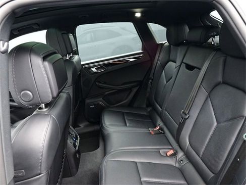 Used 2025 Porsche Macan image 17