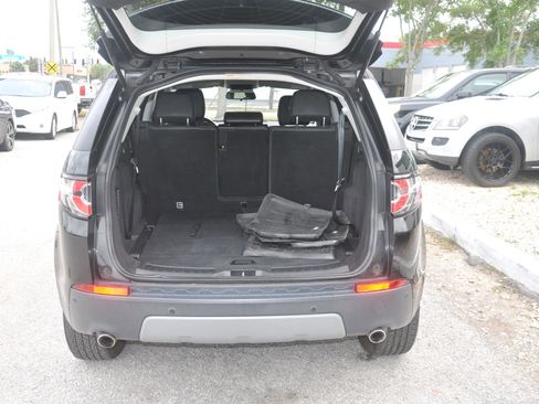 Used 2017 Land Rover Discovery Sport SE AWD/4WD image 9