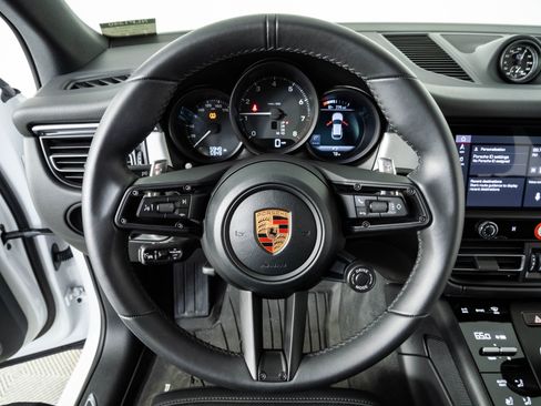 Certified 2026 Porsche Macan AWD/4WD image 9