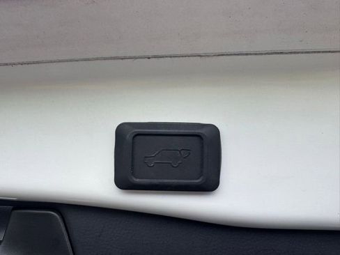 Used 2022 Toyota RAV4 XLE Premium AWD/4WD image 10