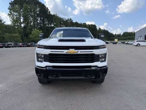 Used 2024 Chevrolet Silverado 2500 Custom w/ Custom Convenience Package AWD/4WD image 2