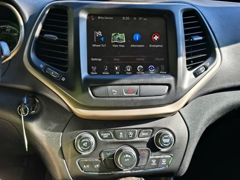 Used 2017 Jeep Cherokee Latitude w/ Safety/Convenience Group AWD/4WD image 23