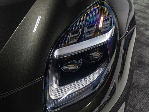 Used 2025 Aston Martin Vanquish image 18