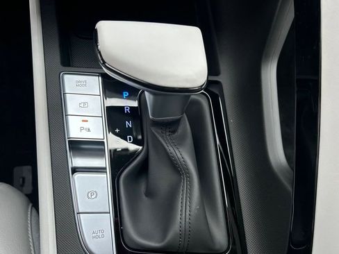 New 2024 Hyundai Elantra Limited image 31