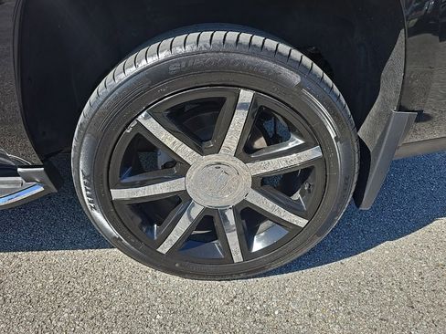 Used 2017 Cadillac Escalade Luxury RWD image 9