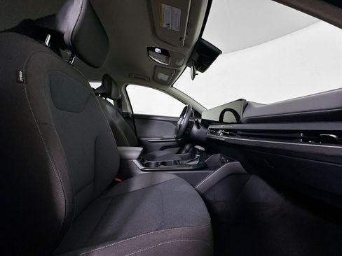 Used 2025 Kia K4 LXS image 30