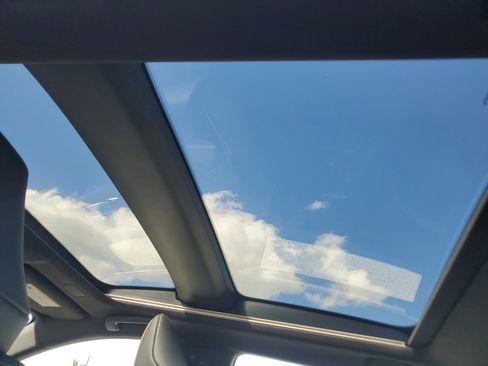 Used 2023 Toyota Crown Limited image 10