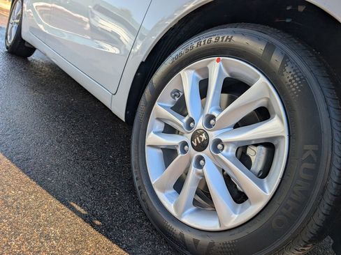 Used 2017 Kia Forte S w/ S Technology Package image 6